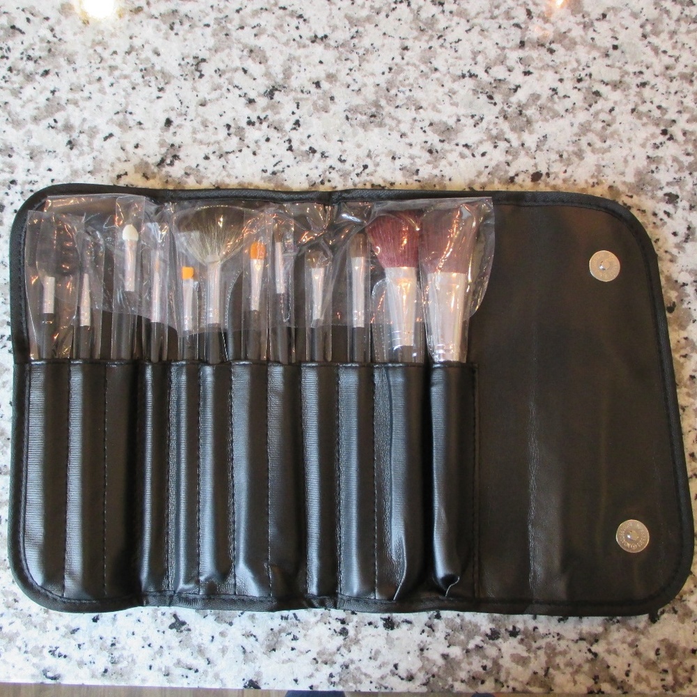 *NWT* Professional Makeup Brushes Kit by Morphe